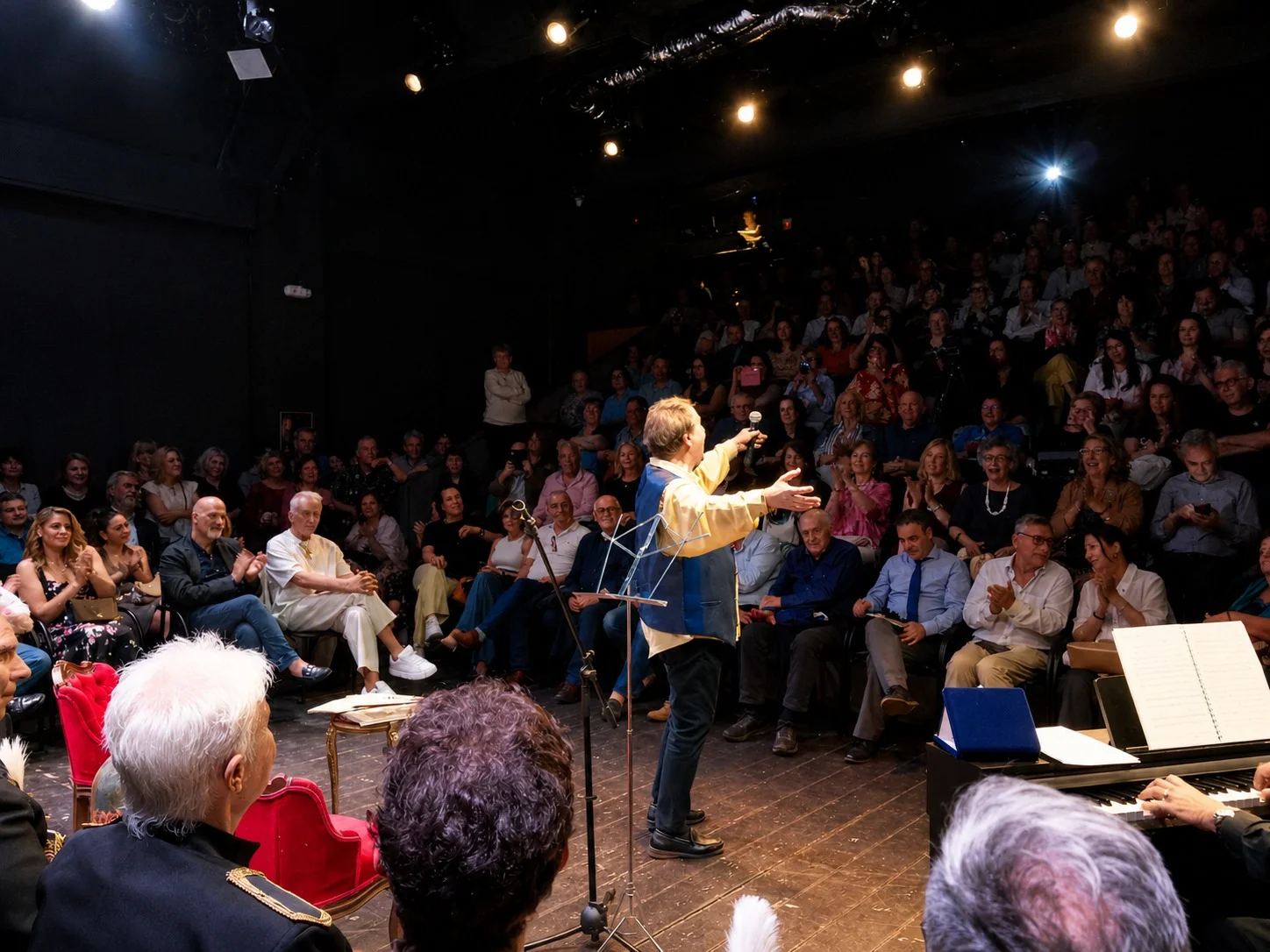 Η παρουσίαση του βιβλίου για τη Μέμα Σταθοπούλου στο κατάμεστο θέατρο Επίκεντρο στην Πάτρα